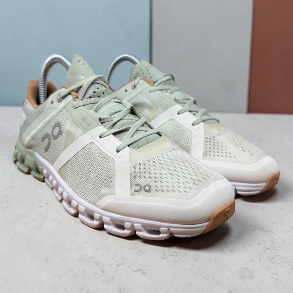 On Running Cloudflyer Womens 7 Sage Green Tan Running Shoes 25.99636